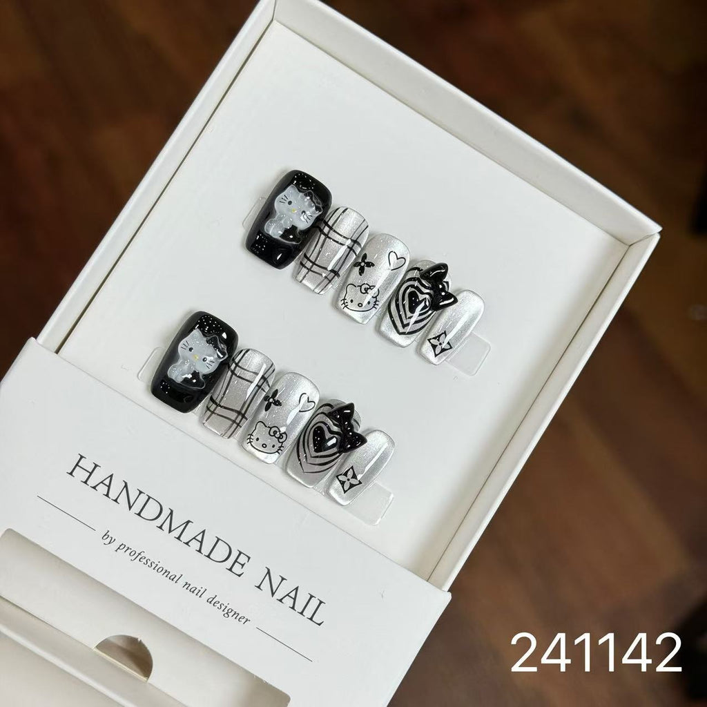 Handmade Long False Nails with a High-End Look, Enhancing Skin Tone, Popular Cat-Eye Style, Luxurious Manicure