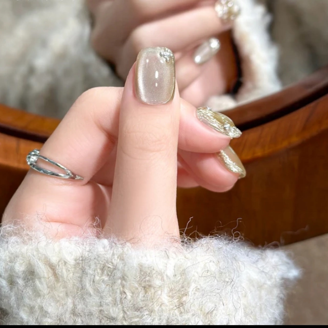 Silver-white scepter Buccellati champagne-colored French cat-eye high-quality handmade press-on nails wholesale from the source manufacturer