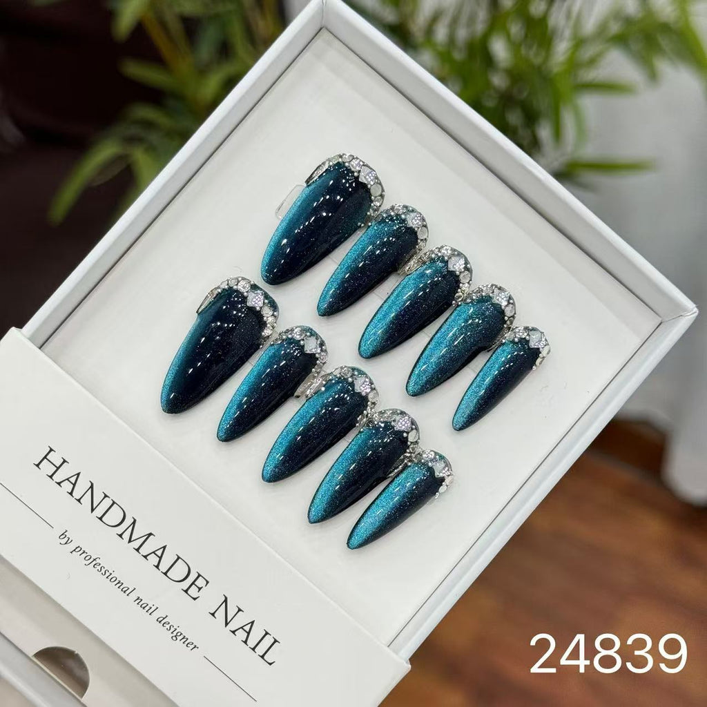 Handmade Long False Nails with a High-End Look, Enhancing Skin Tone, Popular Cat-Eye Style, Luxurious Manicure