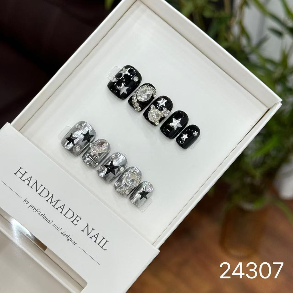 Handmade Long False Nails with a High-End Look, Enhancing Skin Tone, Popular Cat-Eye Style, Luxurious Manicure