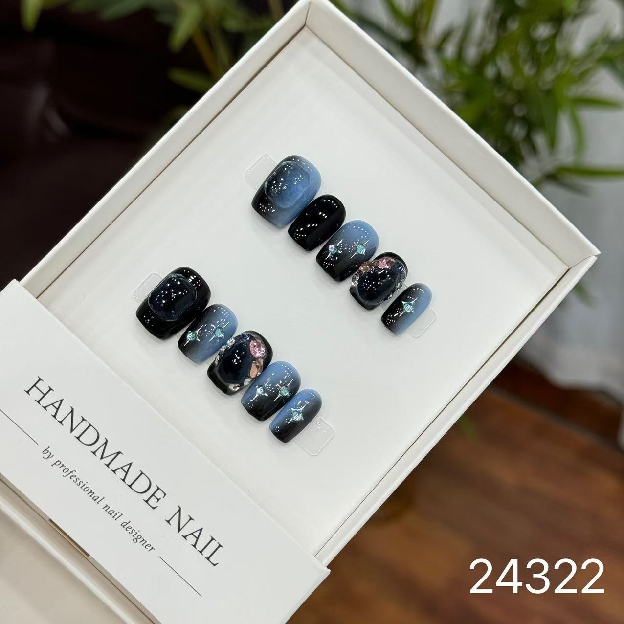 Handmade Long False Nails with a High-End Look, Enhancing Skin Tone, Popular Cat-Eye Style, Luxurious Manicure