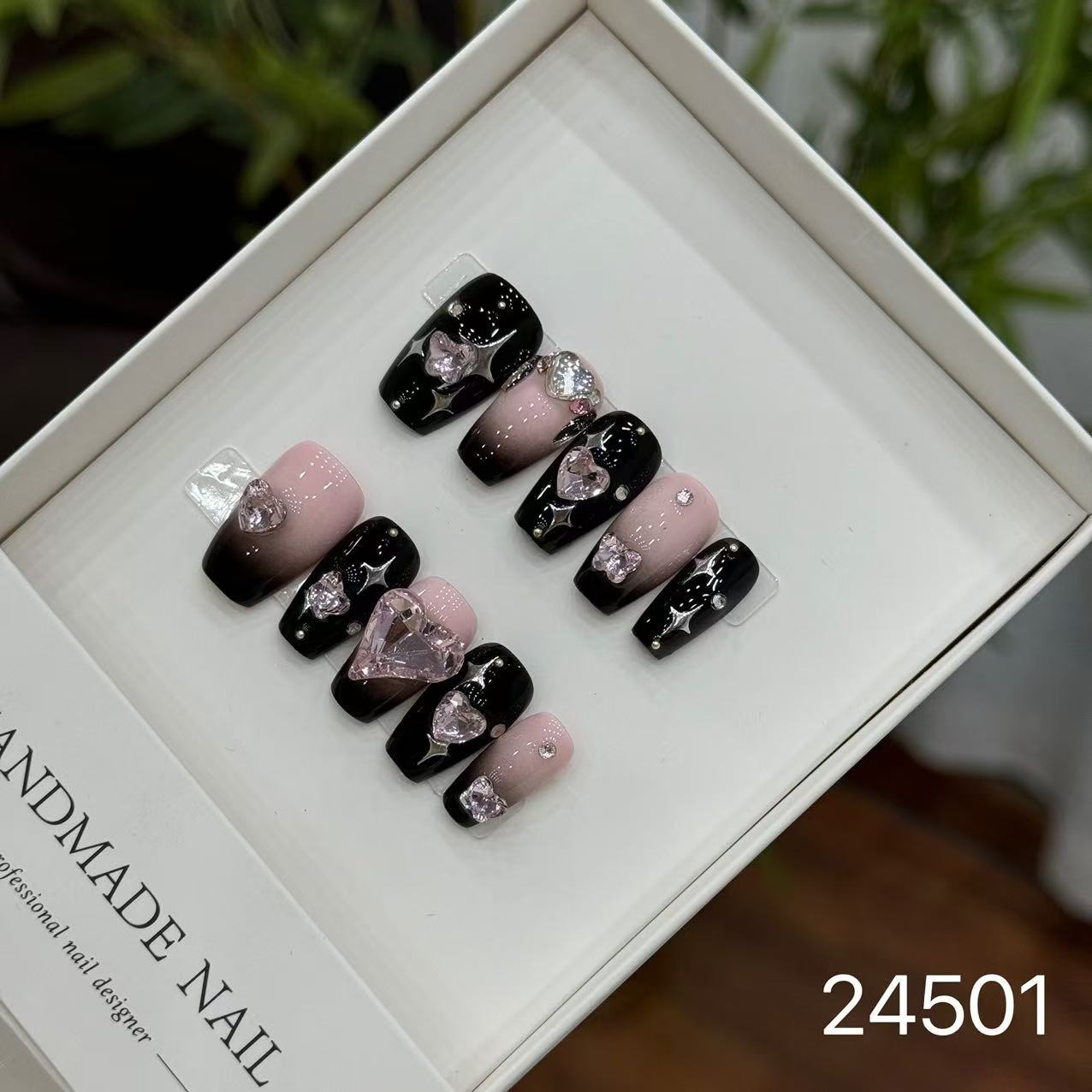 Handmade Long False Nails with a High-End Look, Enhancing Skin Tone, Popular Cat-Eye Style, Luxurious Manicure