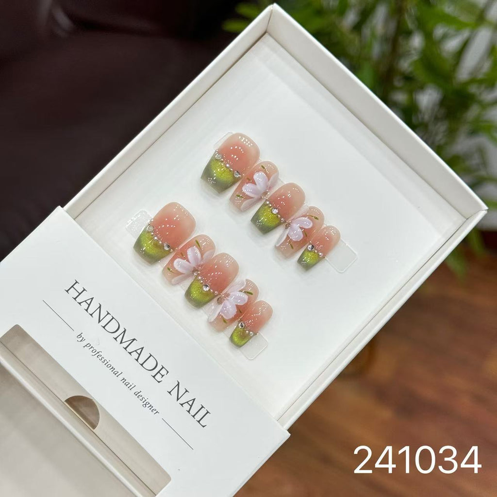Handmade Long False Nails with a High-End Look, Enhancing Skin Tone, Popular Cat-Eye Style, Luxurious Manicure