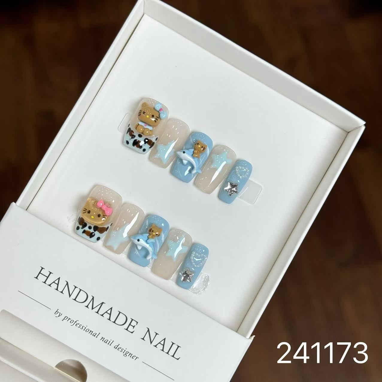 Handmade Long False Nails with a High-End Look, Enhancing Skin Tone, Popular Cat-Eye Style, Luxurious Manicure