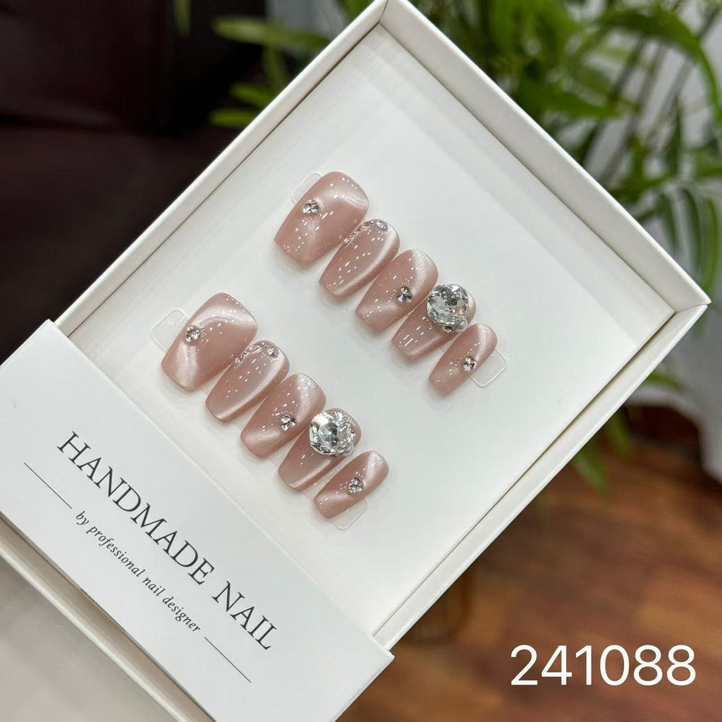 Handmade Long False Nails with a High-End Look, Enhancing Skin Tone, Popular Cat-Eye Style, Luxurious Manicure
