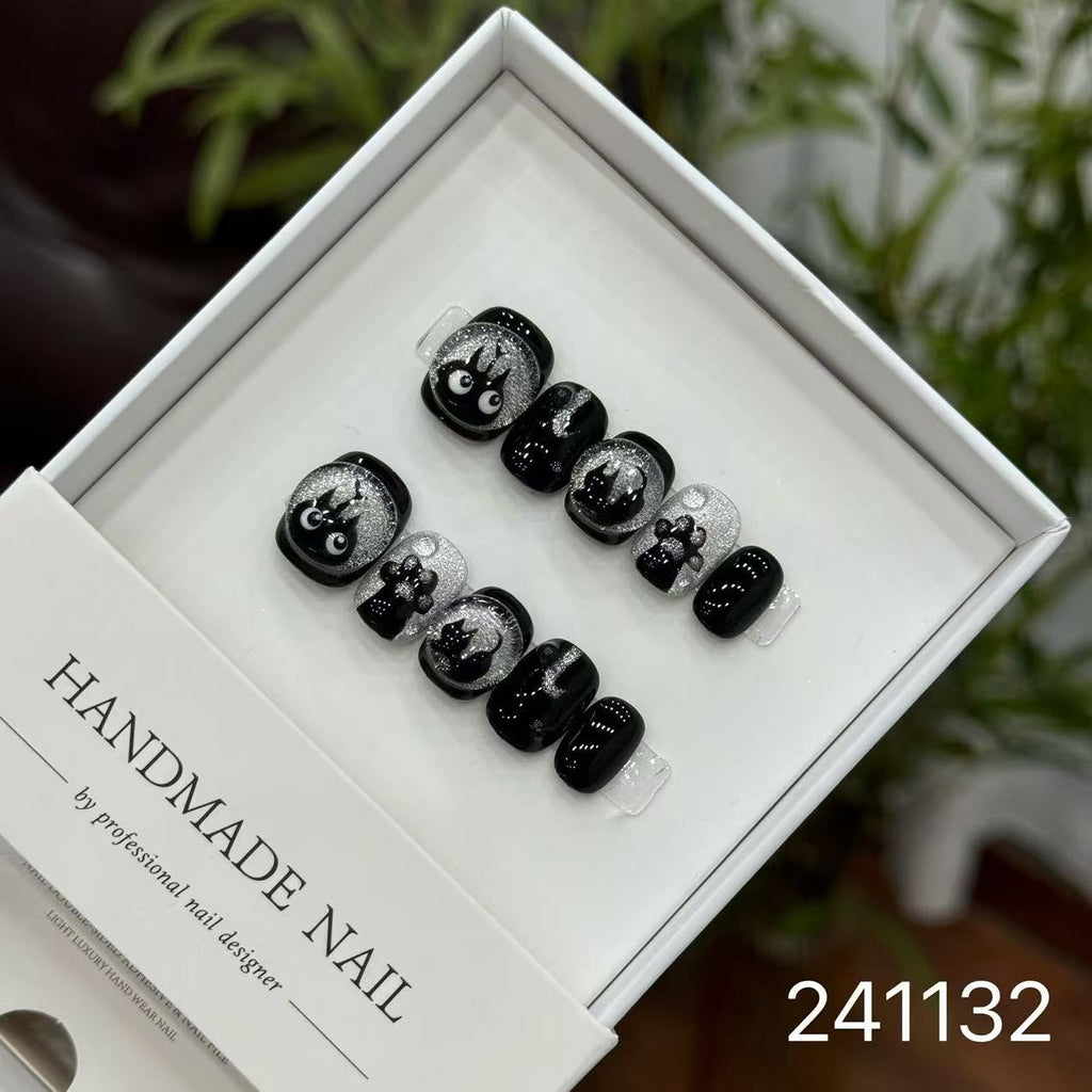 Handmade Long False Nails with a High-End Look, Enhancing Skin Tone, Popular Cat-Eye Style, Luxurious Manicure